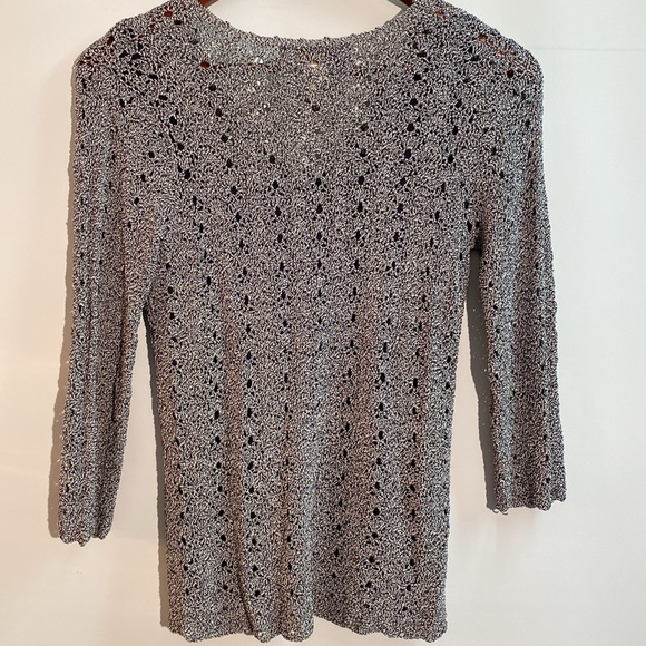 Easy Spirit - crochet 3/4 sleeve, v-neck top. Size S - Picture 2 of 7